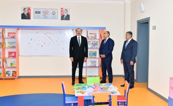 Prezident Xırdalanda yeni məktəbin açılışına qatıldı