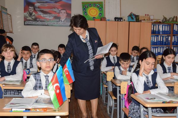 Təkrar sertifikatlaşdırmaya əsasən yaranan vakant yerlərə yeni müəllimlər təyin olunublar Təkrar sertifikatlaşdırmaya əsasən yaranan vakant yerlərə yeni müəllimlər təyin olunublar