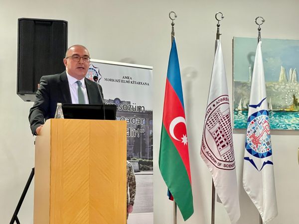 На конференции, посвященной 100-летним юбилеям Общенационального лидера Гейдара Алиева и академика Зарифы Алиевой, была сделана презентация