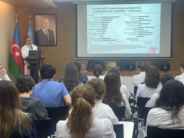 Dr.Nabil Seyidov “Kardiogen şokla ağırlaşmış kəskin miokard infarktının menecmenti” mövzusunda təqdimatla çıxış edib