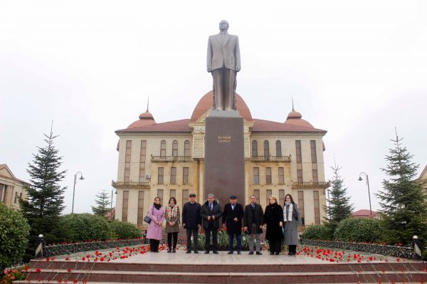 Qusar Mediasiya Təşkilatı ulu öndərin əziz xatirəsni anıb Qusar Mediasiya Təşkilatı ulu öndərin əziz xatirəsni anıb