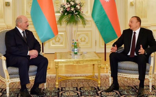 Александр Лукашенко поздравил Ильхама Алиева с победой на президентских выборах