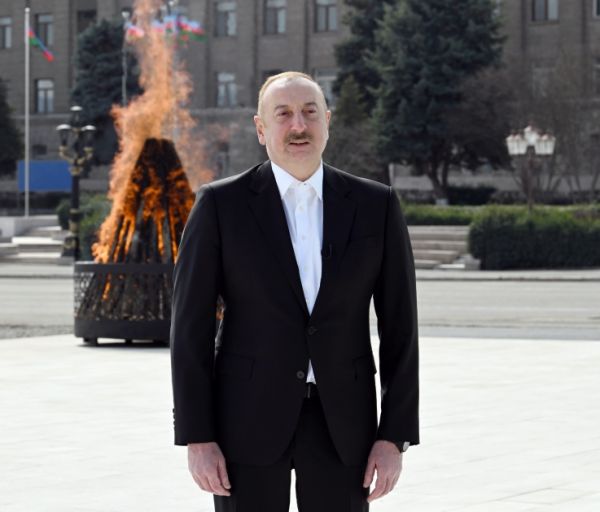 Президент Ильхам Алиев разжег в городе Ханкенди костер по случаю Новруза и поздравил азербайджанский народ с праздником