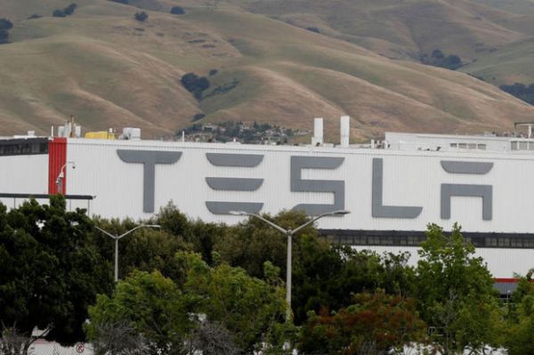 İlon Mask yeni “Tesla” fabriklərinin tikintisindən imtina etdi