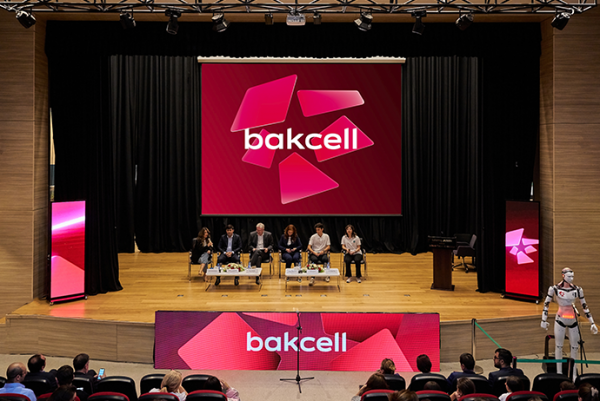 Bakcell CEO met students of the Heydar Aliyev Modern Educational Complex