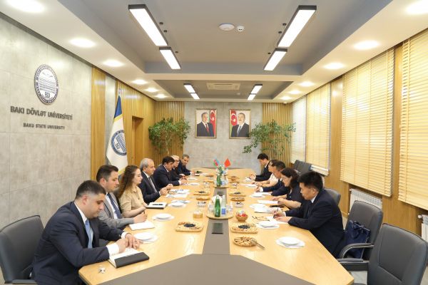 BDU-da Çinin Hebey İqtisadiyyat və Biznes Universitetinin nümayəndə heyəti ilə görüş BDU-da Çinin Hebey İqtisadiyyat və Biznes Universitetinin nümayəndə heyəti ilə görüş