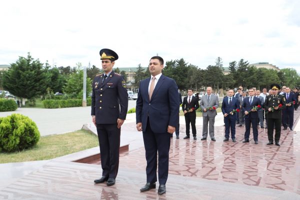 Mirhəsən Seyidov polis işçilərini təltif etdi - FOTOLAR Mirhəsən Seyidov polis işçilərini təltif etdi - FOTOLAR