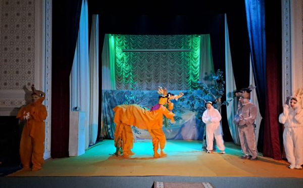 Füzuli Dövlət Dram Teatrı XXXIV mövsümə yekun vurub - FOTOLAR Füzuli Dövlət Dram Teatrı XXXIV mövsümə yekun vurub - FOTOLAR