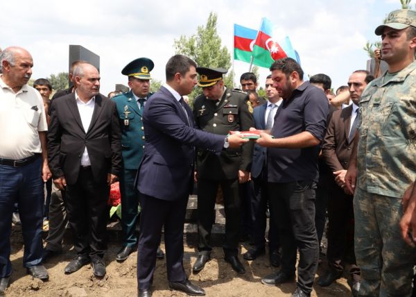 31 il sonra tapılan şəhid Yaşar Kərimov Neftçalada dəfn olundu - FOTOLAR 31 il sonra tapılan şəhid Yaşar Kərimov Neftçalada dəfn olundu - FOTOLAR