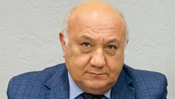 Vaqif Əsədov jurnalistləri təbrik etdi Vaqif Əsədov jurnalistləri təbrik etdi