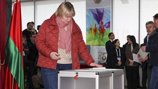 Belarus'ta halk cumhurbaşkanını seçmek için sandık başında