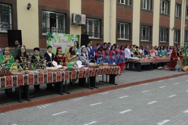 BDU-nun nəzdində “Gənc istedadlar” liseyində Novruz şənliyi BDU-nun nəzdində “Gənc istedadlar” liseyində Novruz şənliyi