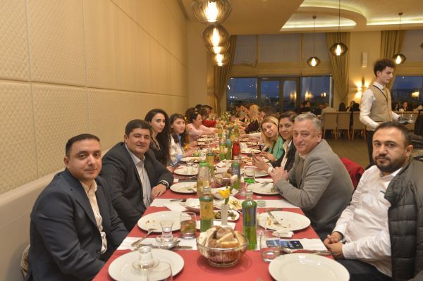 “Azərsun Holdinq” media nümayəndələri ilə görüş keçirib “Azərsun Holdinq” media nümayəndələri ilə görüş keçirib