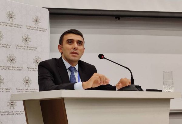 Elnur Əliyev: Məktəblərdə ingilis dilinin tədrisi qənaətbəxş deyil