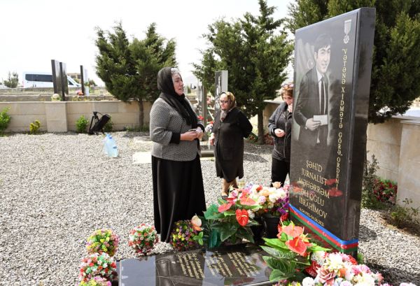 Şəhid jurnalist Məhərrəm İbrahimovun ad günündə məzarı ziyarət edilib