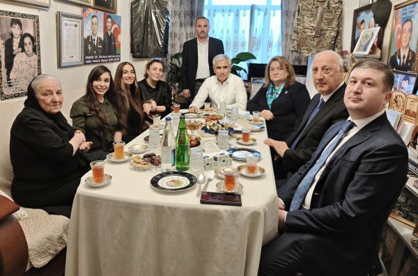 Leyla və Arzu Əliyevalar Polad Həşimovun evində