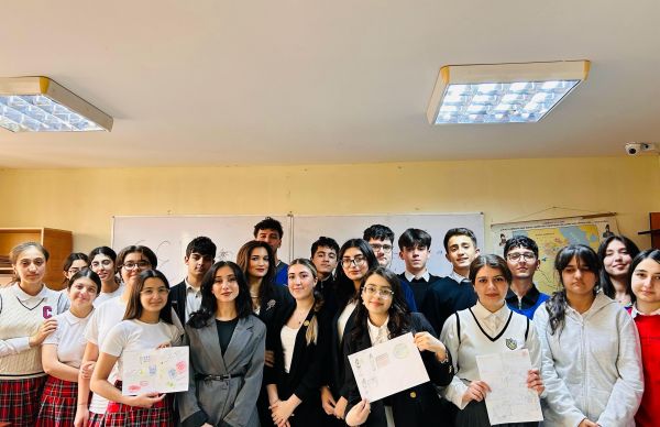 “Gənc istedadlar” liseyində art-terapiya yönümlü sessiya