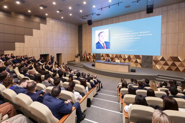 Nazirlikdə Ulu Öndərin anadan olmasının 102-ci ildönümünə həsr olunmuş tədbir keçirilib