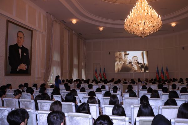Gəncədə “Ümummilli Lider Heydər Əliyev – Müstəqil Azərbaycan Konstitusiyasının müəllifi” adlı konfrans keçirilib