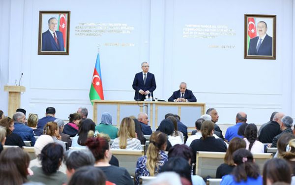 Eldar Əzizov Biləcəridə sakinlərin problemlərini dinlədi