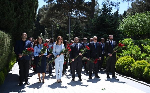 SOCAR-ın kollektivi Ümummilli Lider Heydər Əliyevin xatirəsini anıb
