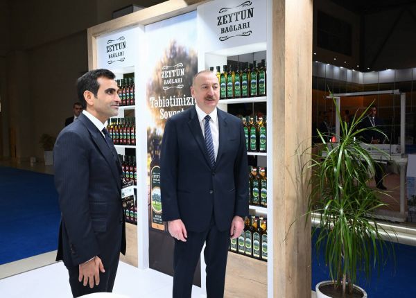 Ölkə başçısı “Azərsun Holdinq” stendini ziyarət edib - FOTOLAR