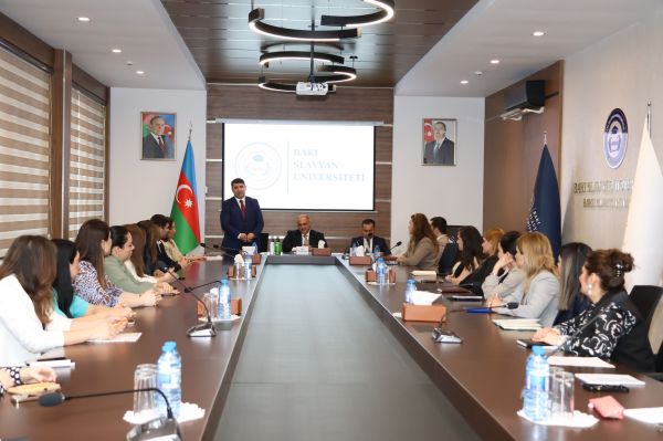 Bakı Slavyan Universitetində  “TəhsilPlus” kartı ilə bağlı müzakirə formatında görüş keçirilib