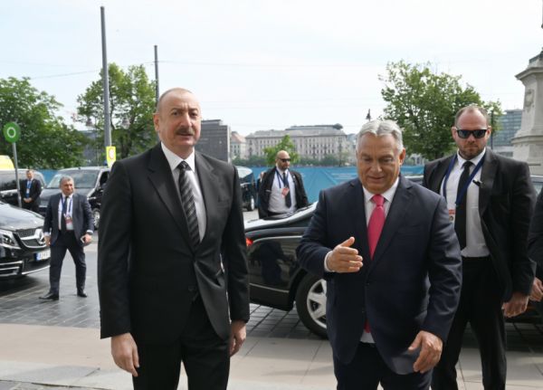 Prezident Budapeştdə TDT-nin Dövlət Başçıları Şurasının qeyri-rəsmi iclasında iştirak edir