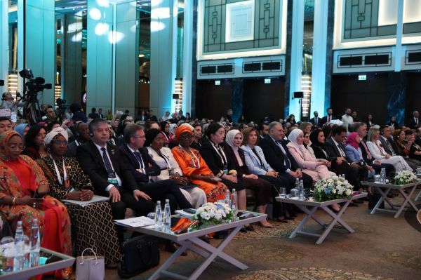 Bahar Muradova İstanbulda Beynəlxalq Ailə Forumunda çıxış edib