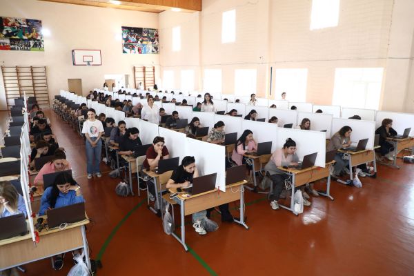 İşə qəbul müsabiqəsinin test imtahanı keçirilir
