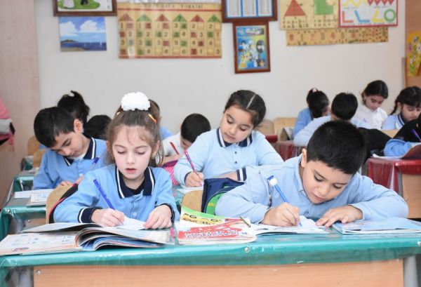 2024-2025-ci tədris ilində 43 mindən çox şagirdin elektron sistem vasitəsilə yerdəyişməsi aparılıb