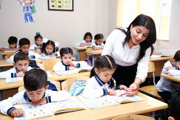 Tədris digər dildə aparılan bölmə üzrə məktəb və müəllim seçimi