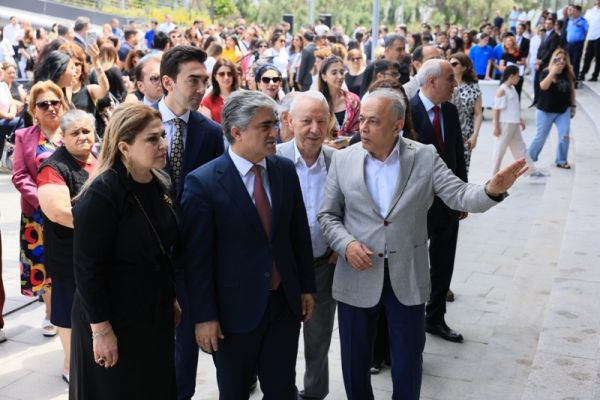 Yeni parkda gənc rəssamların sərgisi keçirildi - FOTOLAR