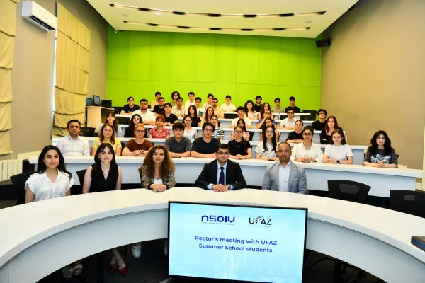 Rektor Strasburq Universitetində təşkil olunan Yay məktəbində iştirak edəcək tələbələrlə görüşüb