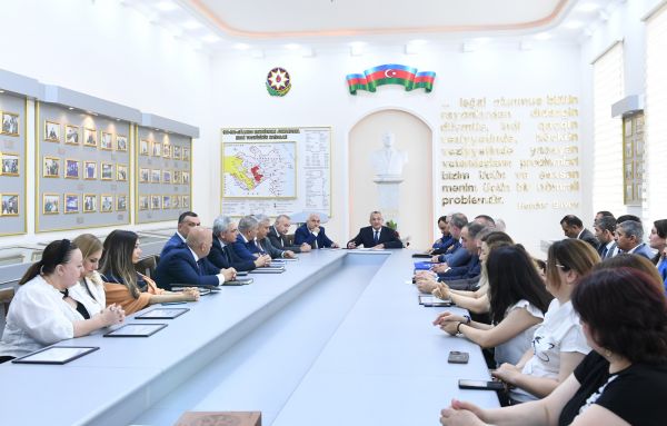Dövlət qulluqçularının peşə bayramı gününə həsr olunmuş tədbir keçirilib
