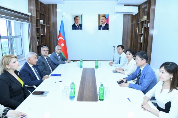 Rektor Pekin Kimya Texnologiyaları Universitetinin nümayəndələri ilə görüşüb