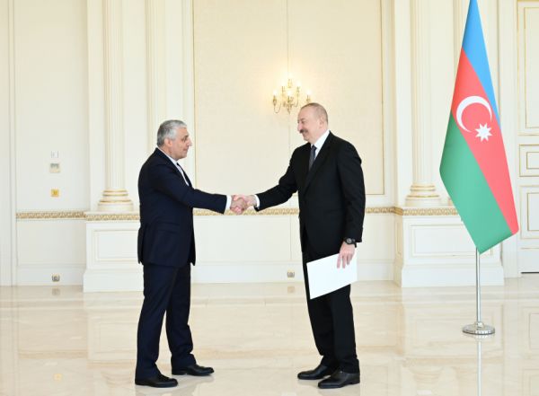 İlham Əliyev İranın yeni təyin olunmuş səfirinin etimadnaməsini qəbul edib