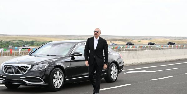 İlham Əliyev Əhmədbəyli-Füzuli-Şuşa yolunun açılışında iştirak edib