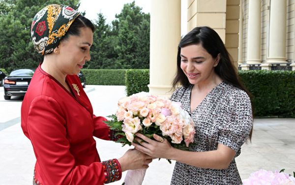 Leyla Əliyeva Atabayeva ilə bir arada