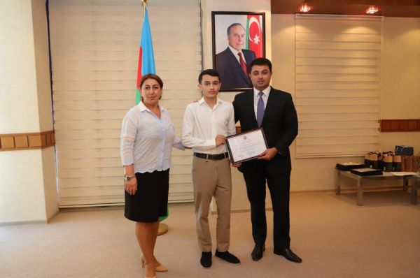 Neftçalanın icra başçısı yüksək bal toplayan məzunlarla görüşüb - FOTOLAR