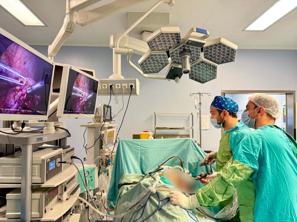 Urologiya komandası nadir icra edilən əməliyyatı uğurla həyata keçirib