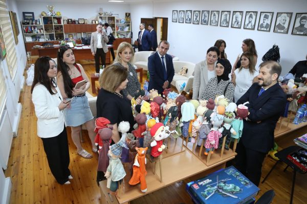 Yeni Klinika və Nizami Rayon İcra Hakimiyyəti uşaqlar evini ziyarət edib - FOTOLAR