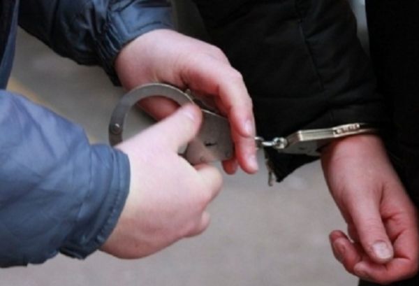 Polis oğurluq edən şəxsləri saxlayıb