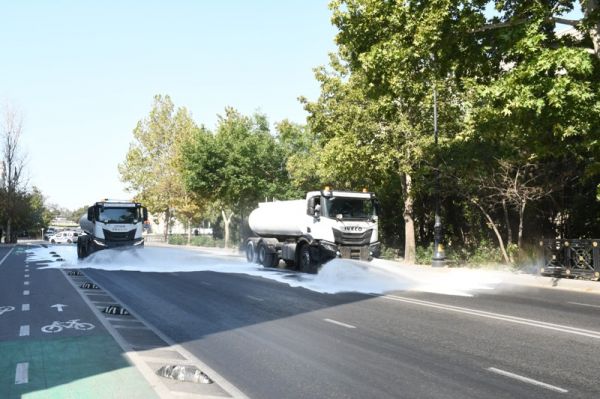 Paytaxtın küçələri yenidən yuyuldu, yaşıllıqlara qulluq göstərildi - FOTOLAR