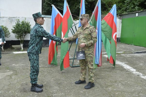 Bəhruz Əhmədov hərbi qulluqçularla görüşüb