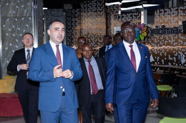 Uqandalı nazir “ASAN xidmət”də