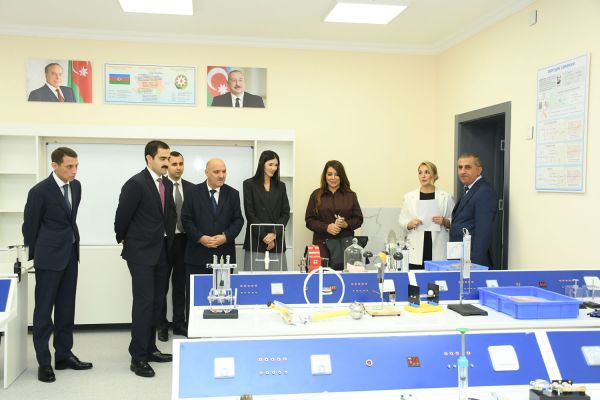 Yenilənən məktəb şagirdlərin ixtiyarına verilib