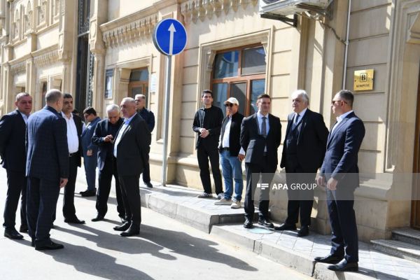 В Баку прощаются с Огтаем Ширалиевым