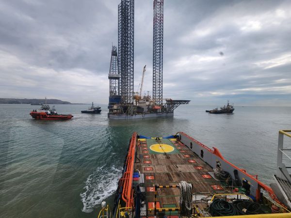 ASCO gəmilərinin iştirakı ilə “Neptun” qurğusunun yedəklənməsi  başlayıb