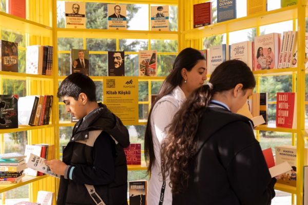 Интерактивный книжный киоск установлен в Гёйгёле по инициативе ЗАО «AzerGold»